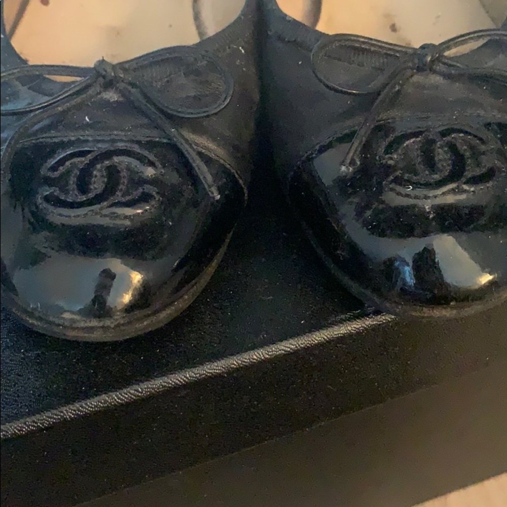 Chanel Black Flats! Size: 37.5 - used - Picture 4 of 6